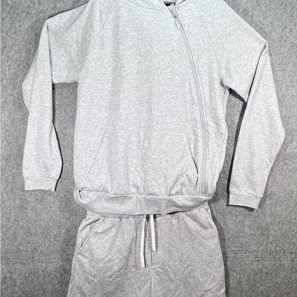 TUXY ‘The Summer Suit’ One-Piece Hooded Jumpsuit Shorts Gray Loungewear L NWT - Picture 6 of 12